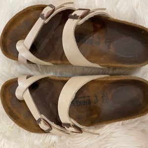 BIRKENSTOCKS MAYARI BIRKO FLOR IN PEARL WHITE